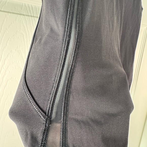 Lululemon Black Capri Reflective Mesh Pockets Size 4 Womens Running - Picture 3 of 8